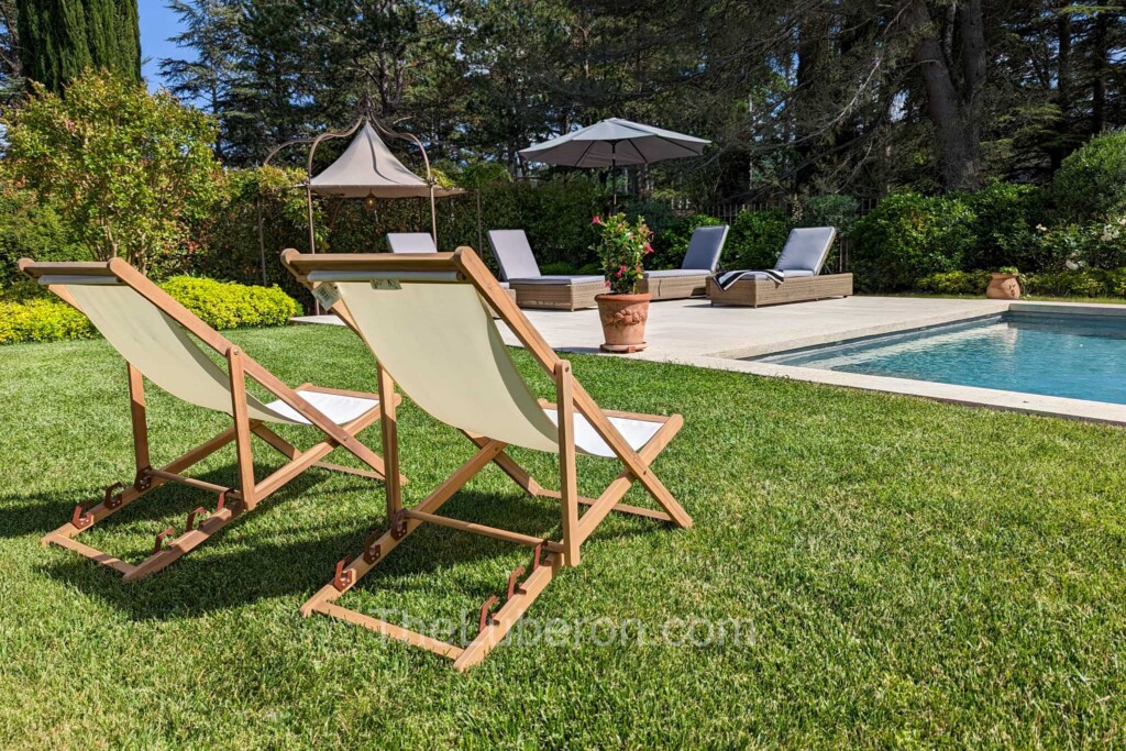 Seating around the pool