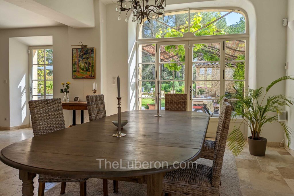 Dining table to terrace